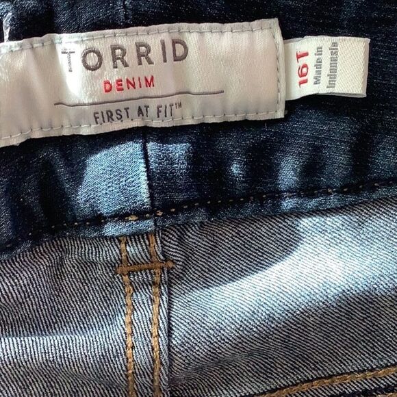 Torrid Denim Jegging in Blue - Picture 5 of 7